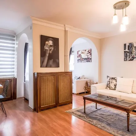 Central And Capacious Flat Near Levent In Besiktas Istambul