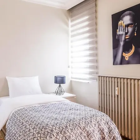 Central And Capacious Flat Near Levent In Besiktas Appartement *