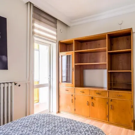 Central And Capacious Flat Near Levent In Besiktas شقة *