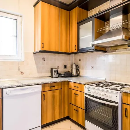 Central And Capacious Flat Near Levent In Besiktas شقة *
